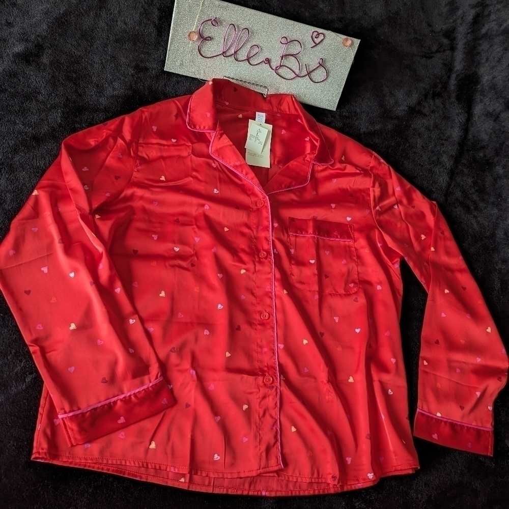 NWT Stars Above Heart Pattern Button Front Top L